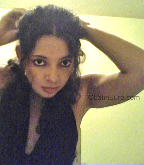 Date this nice looking Colombia girl Eliana from Cali C7900