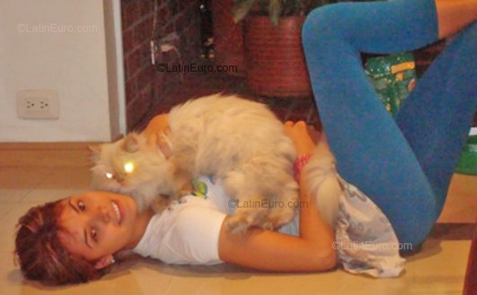 Date this sultry Colombia girl Andrea from Cali C7908