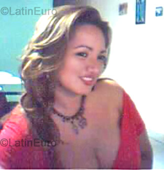 Date this happy Colombia girl Fabiola from Floridablanca C7979