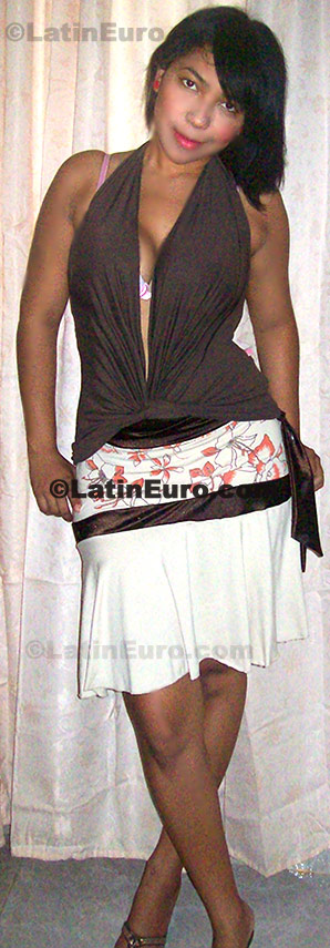 Date this hard body Colombia girl Diandra from Santa Marta C8026