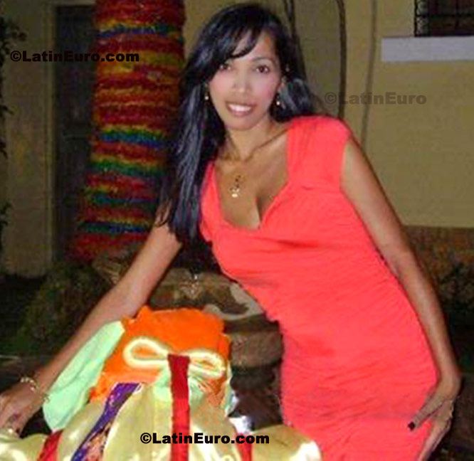 Date this hard body Colombia girl Peggy from Barranquilla C8030