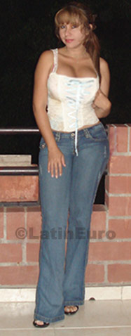 Date this sultry Colombia girl Genny from Cali C8078