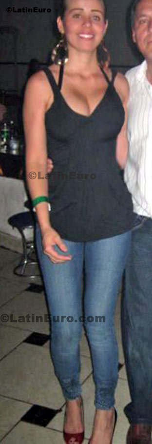 Date this voluptuous Colombia girl TaC8083 from Bogota C8083