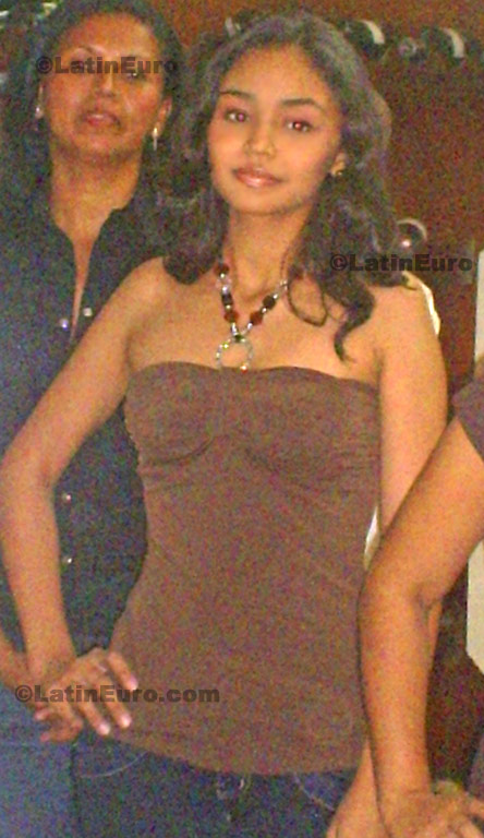 Date this stunning Colombia girl Monica from Barranquilla C8105