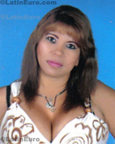 Date this gorgeous Colombia girl Luz from  C8151