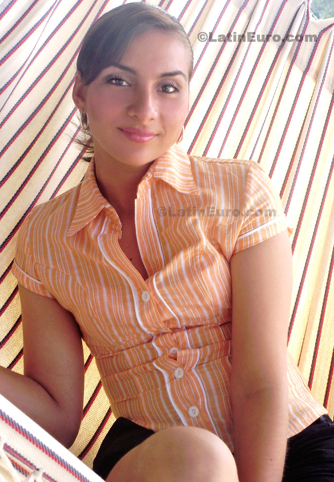 Date this lovely Colombia girl Edna from Neiva C8155