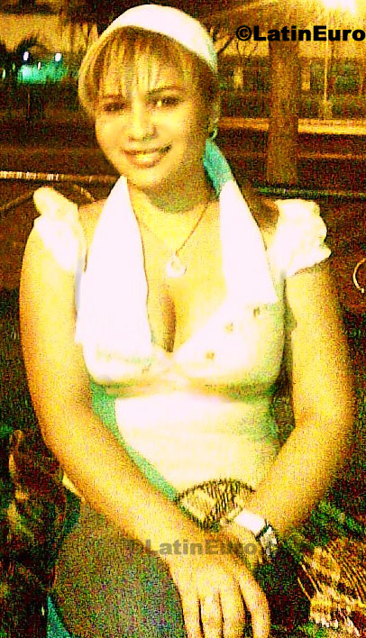 Date this pretty Colombia girl Edna- from Bucaramanga C8156