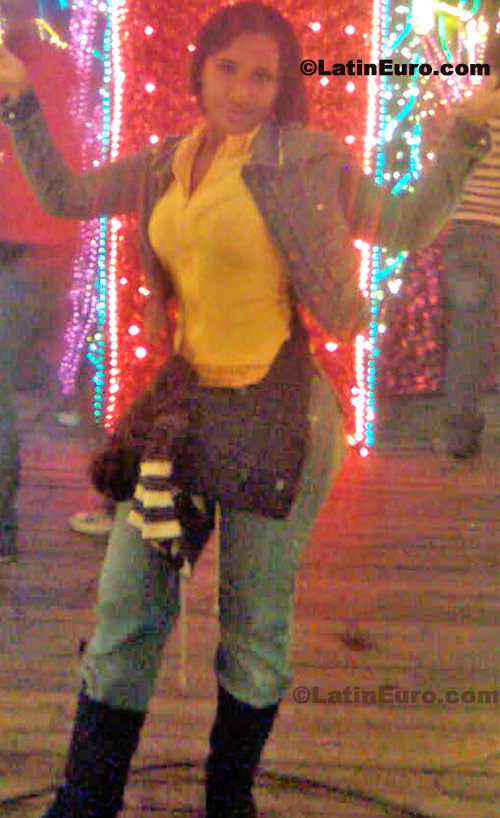 Date this sensual Colombia girl Yulier from Medellin C8211