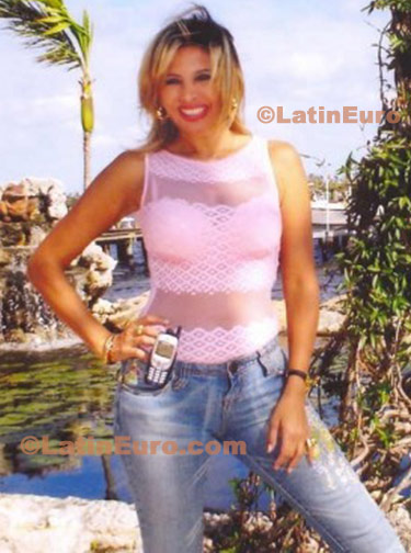 Date this voluptuous Colombia girl Francia from Cali C8293