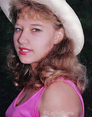 Date this cute Colombia girl Maria from  C8377