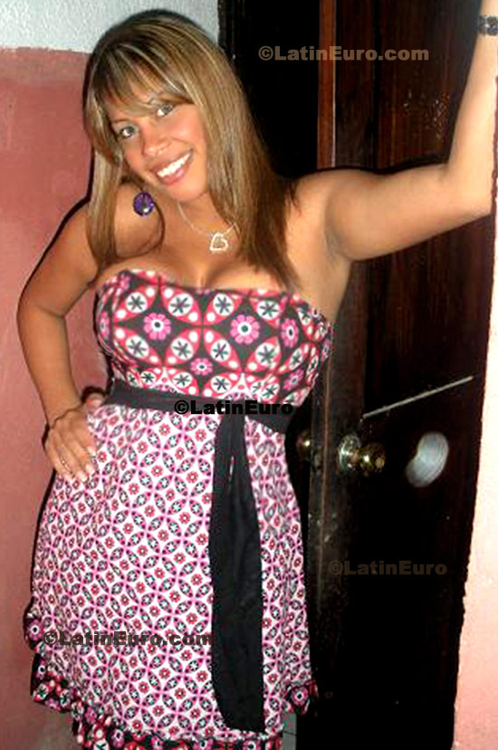 Date this foxy Colombia girl Monica from Barranquilla C8415