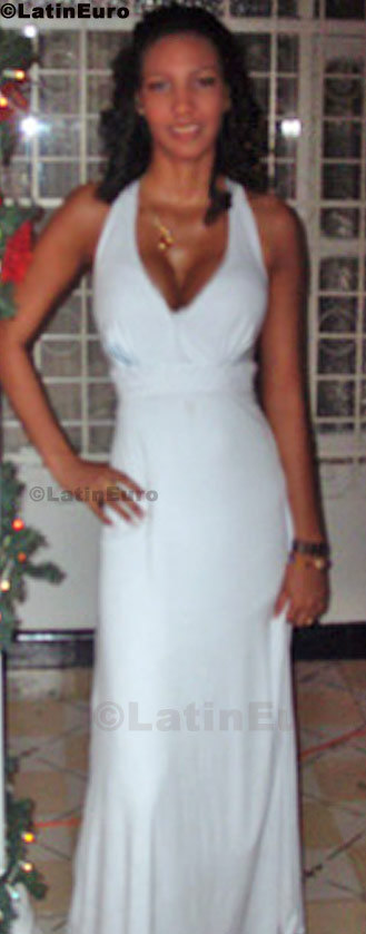 Date this charming Colombia girl Monica from Barranquilla C8458