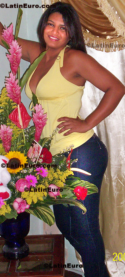 Date this voluptuous Colombia girl Monica from Cali C8467