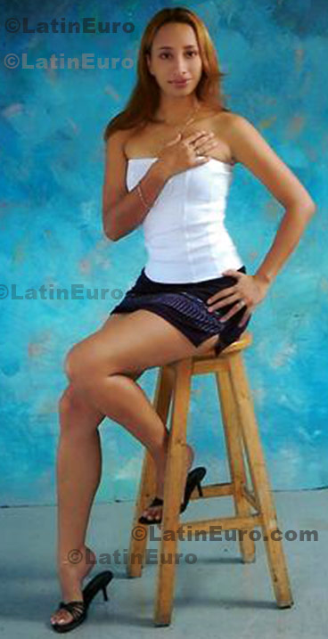 Date this happy Colombia girl Adriana from Cali C8517