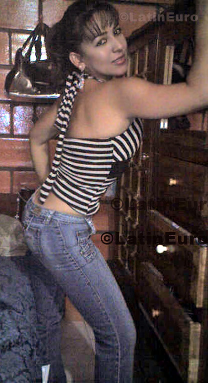 Date this cute Colombia girl Alejandra from Ibague C8539