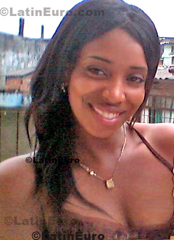 Date this athletic Colombia girl Indira from Buenaventura C8546