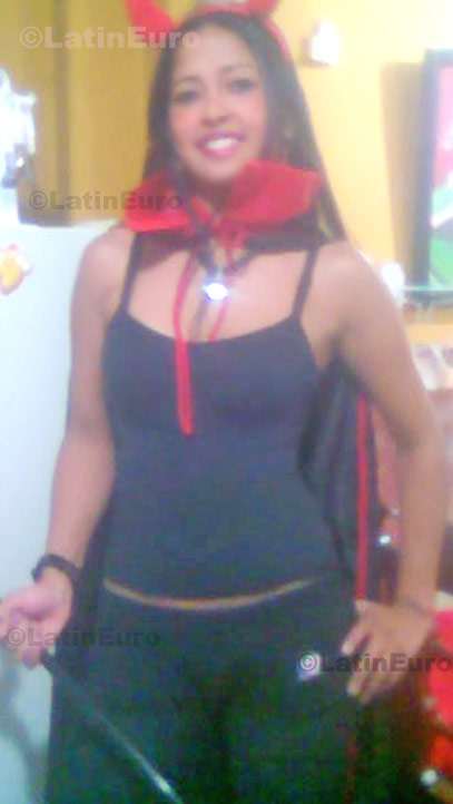 Date this happy Colombia girl Yuli from Bogota C8556