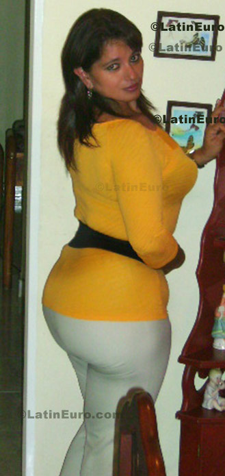 Date this stunning Colombia girl Lorena from Armenia C8576