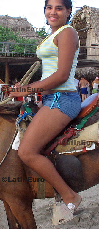 Date this gorgeous Colombia girl Eyi from Barranquilla C8604