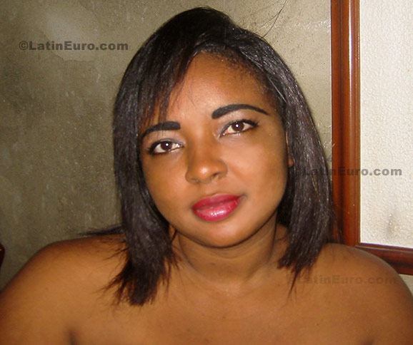 Date this happy Colombia girl Darling from  C8605
