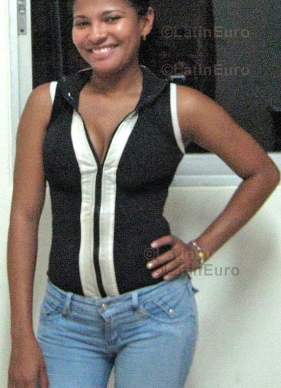 Date this delightful Colombia girl Gina from Cartagena C8674