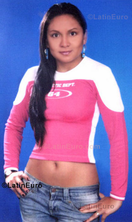 Date this attractive Colombia girl Rocio from Bogota C8825