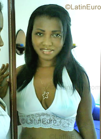 Date this delightful Colombia girl Claudia from Cali C8875