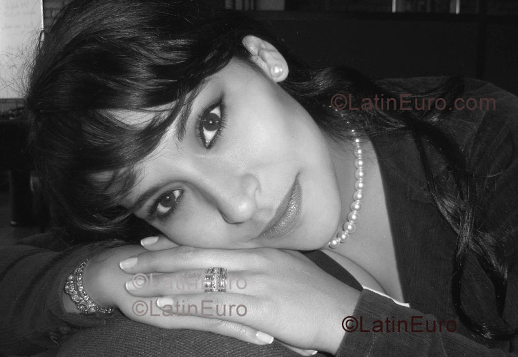 Date this voluptuous Colombia girl Maricel from Bogota C8957