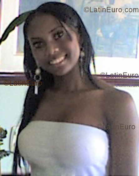 Date this hard body Colombia girl Naiyara from Cali C8969