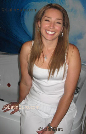 Date this nice looking Colombia girl Lina from Manizales C8986