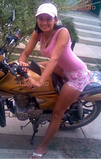 Date this sensual Colombia girl Andrea from  C8236