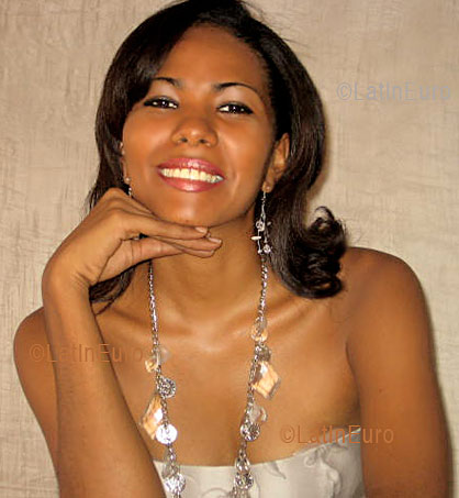 Date this happy Colombia girl Oney from  C9266