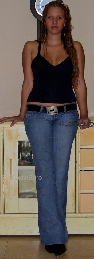 Date this athletic Colombia girl Marilyn from  C9313