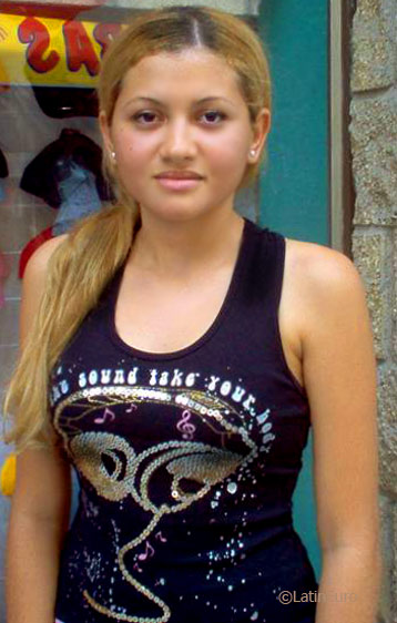 Date this georgeous Colombia girl Monica from Cartagena C9405