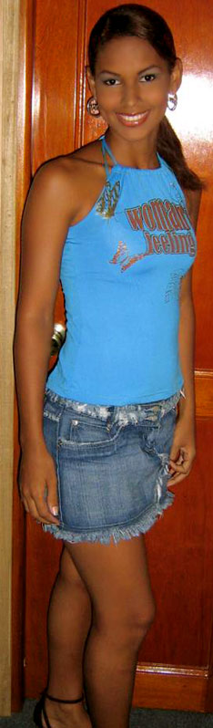 Date this nice looking Colombia girl Katterine from Cartagena C9416