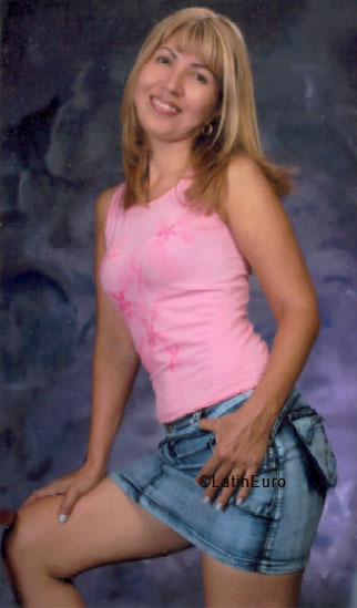 Date this foxy Colombia girl Rocio from Cartagena C9476