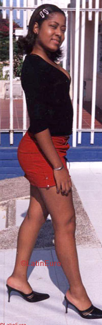 Date this charming Colombia girl Yolima from  C9530