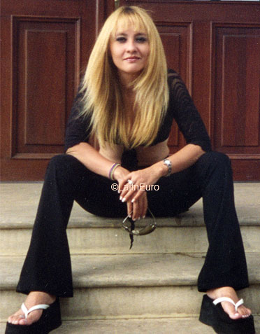 Date this lovely Colombia girl Deyanire from  C9673