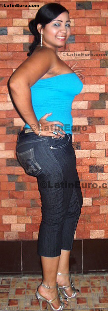 Date this nice looking Dominican Republic girl July from Santo Domingo N-1013