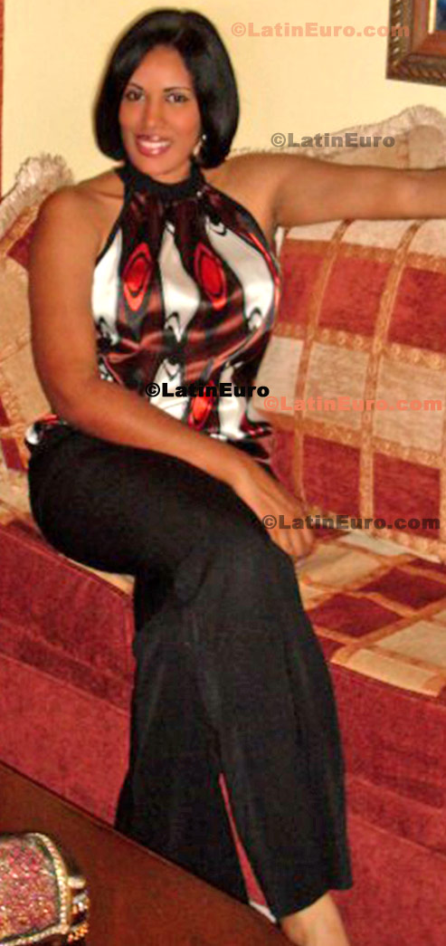 Date this tall Dominican Republic girl Elizabeth from Santo Domingo N-1027