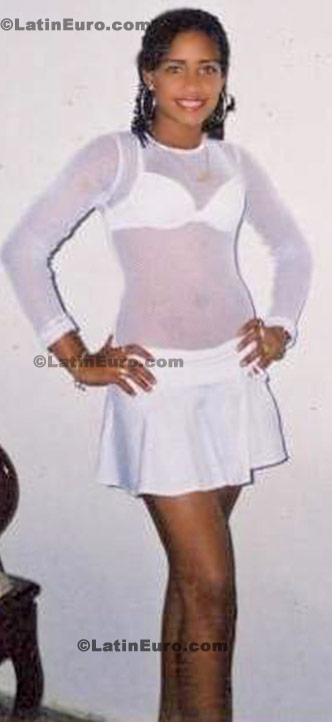 Date this athletic Dominican Republic girl Katerin from Santo Domingo N-1042