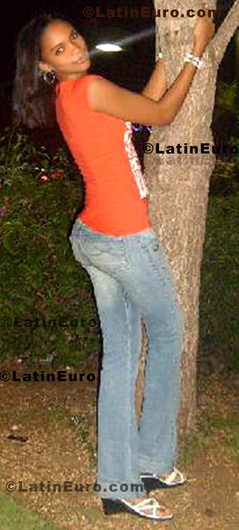 Date this georgeous Dominican Republic girl Andreina from Santo Domingo N-1049