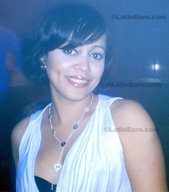 Date this charming Dominican Republic girl N-1090 from Santo Domingo N-1090