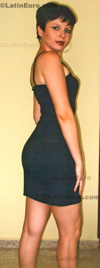 Date this tall Any Country girl Amalia from Yoro N-1101