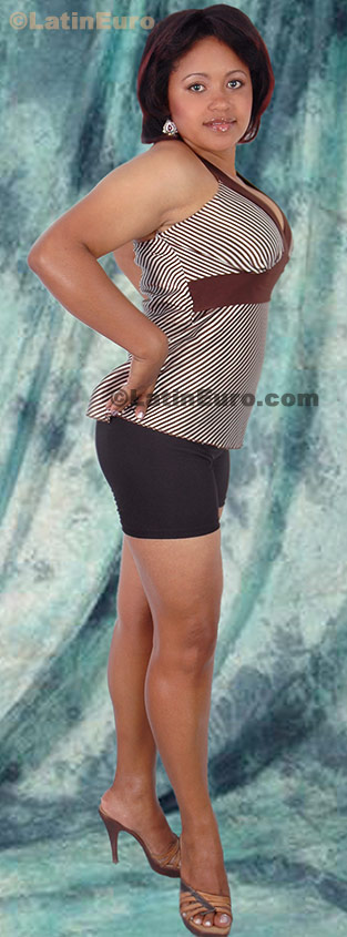 Date this passionate Dominican Republic girl Yudy from Santiago N-1115