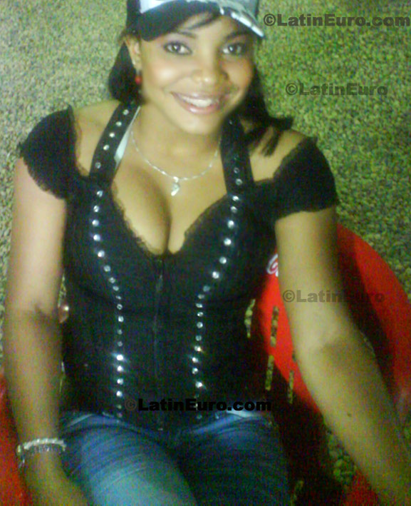 Date this good-looking Dominican Republic girl Natoya from La Vega N-1118
