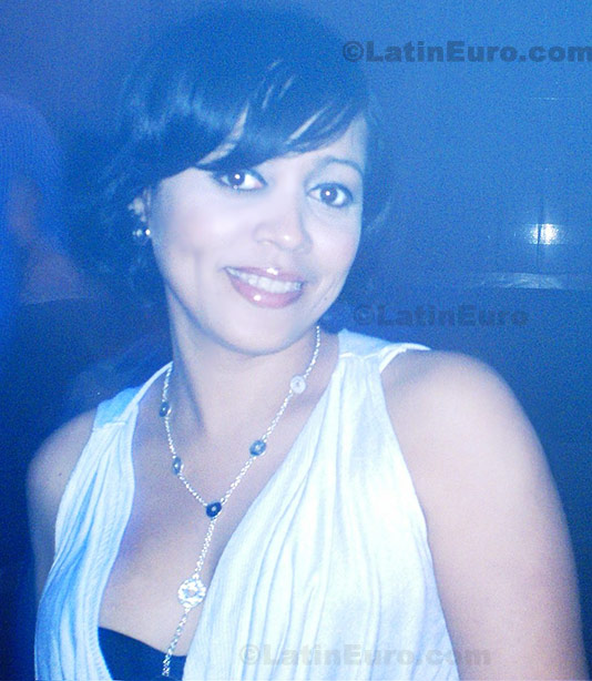 Date this athletic Dominican Republic girl Karen from Santo Domingo N-1198