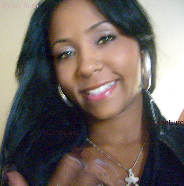 Date this delightful Dominican Republic girl Yandra from Santo Domingo N-119