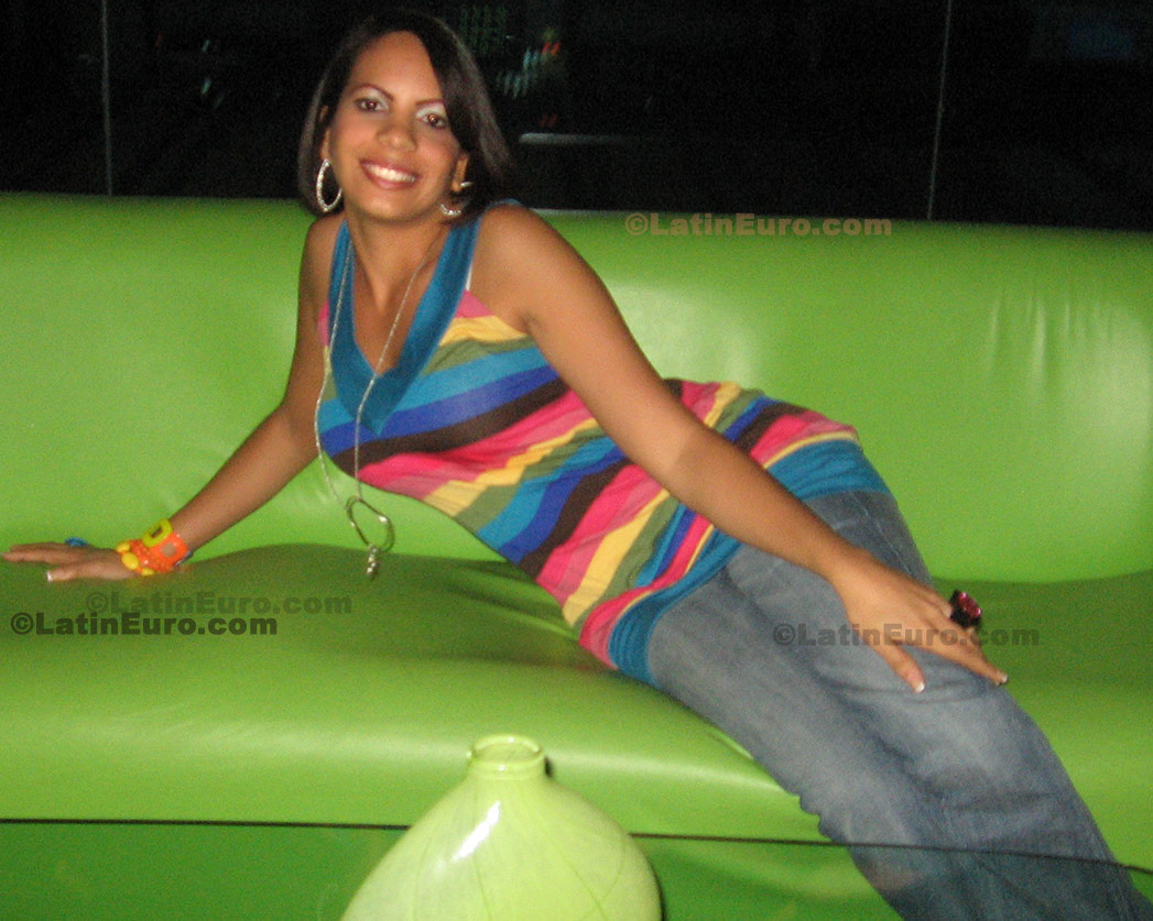 Date this hard body Dominican Republic girl Wendy from Santiago N-1255