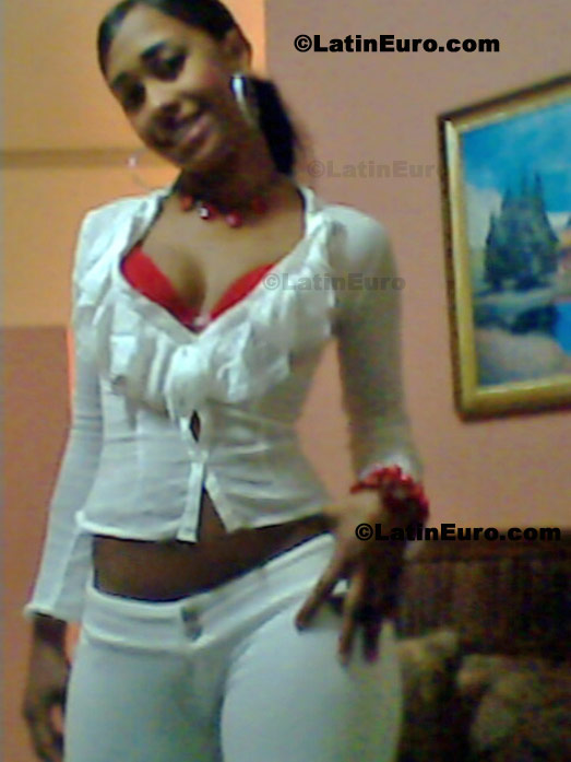 Date this athletic Dominican Republic girl Yaneris from Santiago N-1281